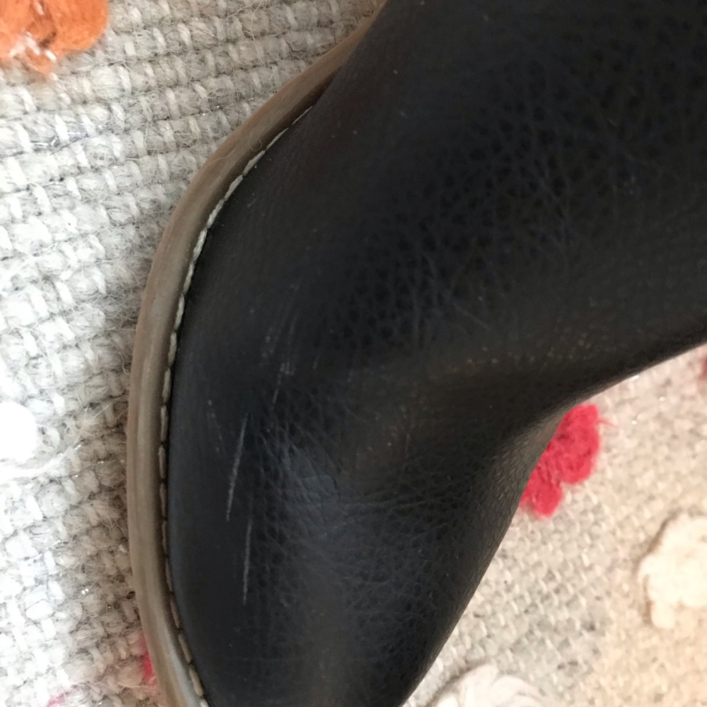 Universal Thread Booties - Picture 5 of 8